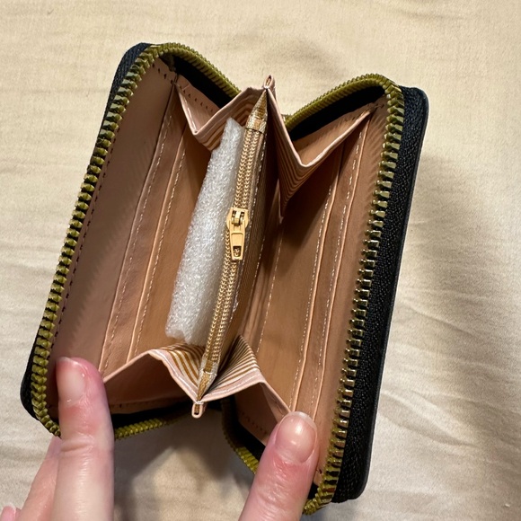 Disney Wallet - Picture 3 of 4